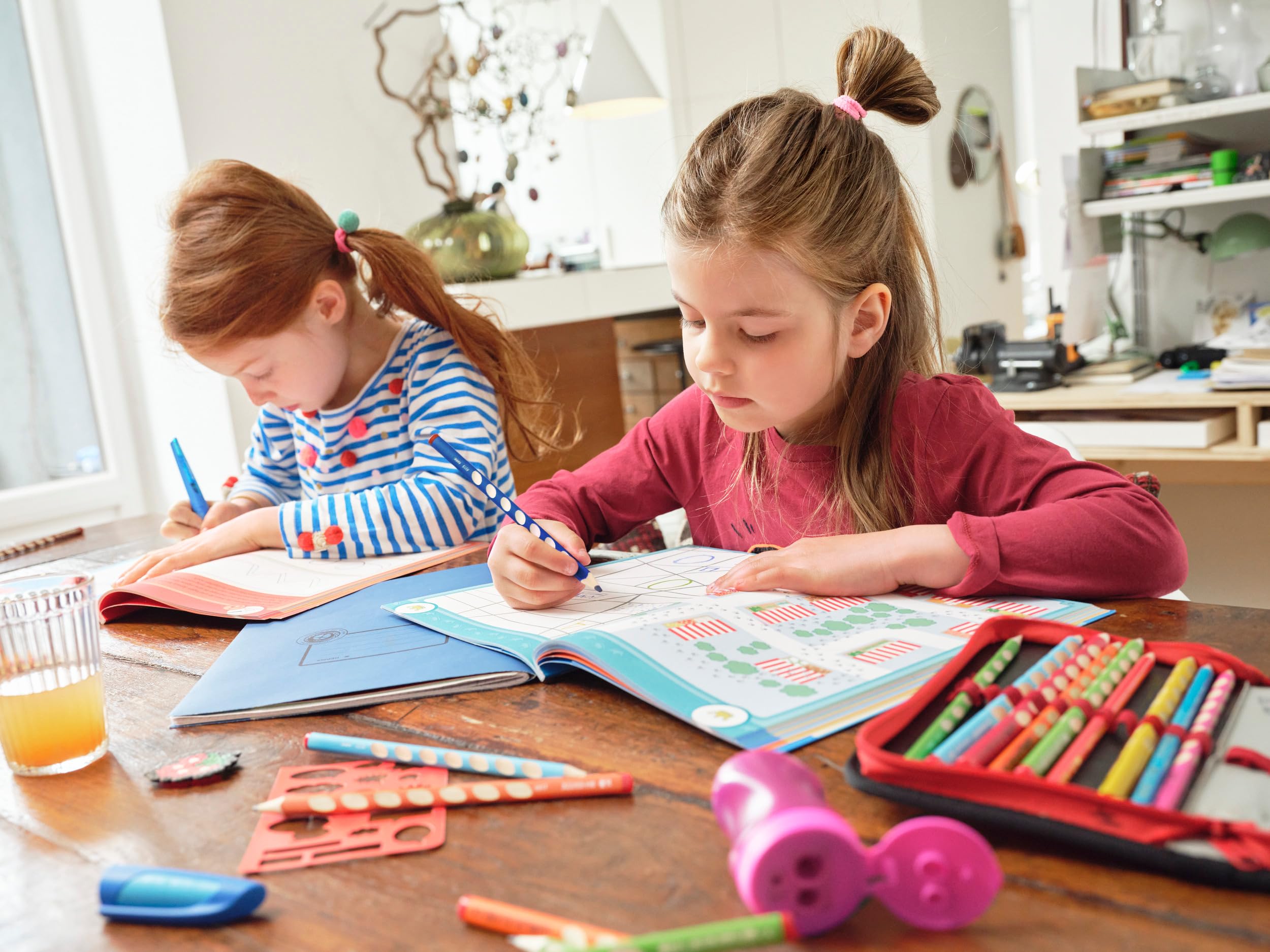 stabilo-easycolors-lot-de-6-crayons-de-couleur-ergonomiques-triangulaires-pour-g image 5